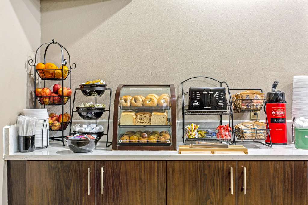 La Quinta Inn & Suites by Wyndham Biloxi - photo 45