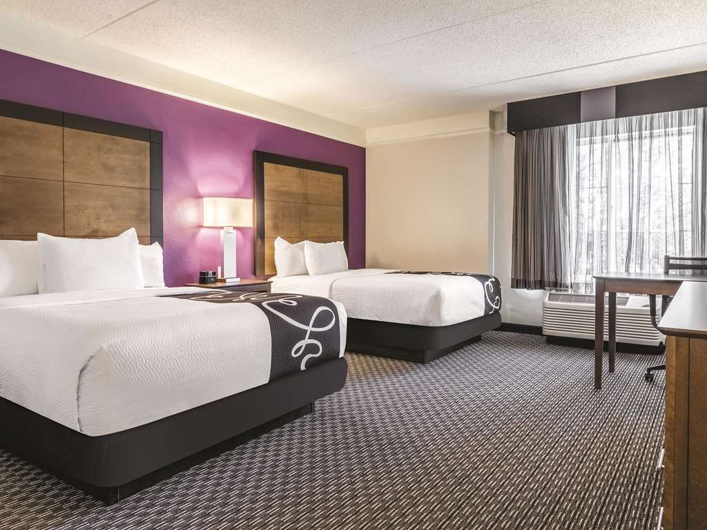 La Quinta Inn & Suites by Wyndham Alexandria Airport - photo 18