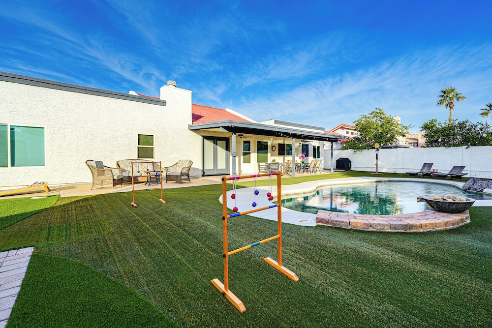 Pool Putting Green and Games Chandler Home — 4-Star Luxury Hotel in Chandler, United States