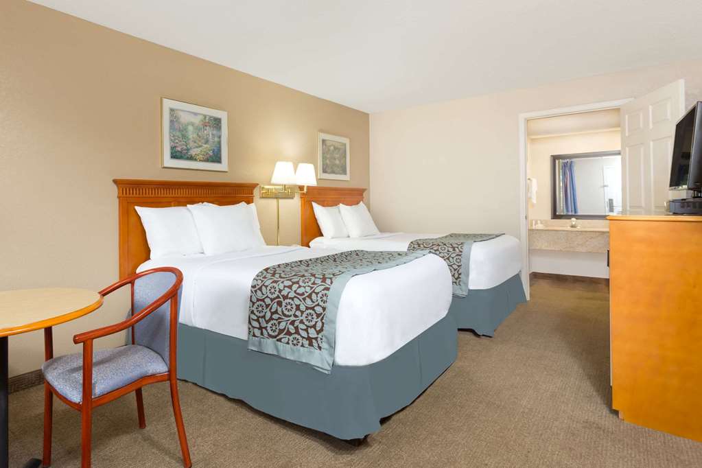 Days Inn by Wyndham Elberton - photo 13