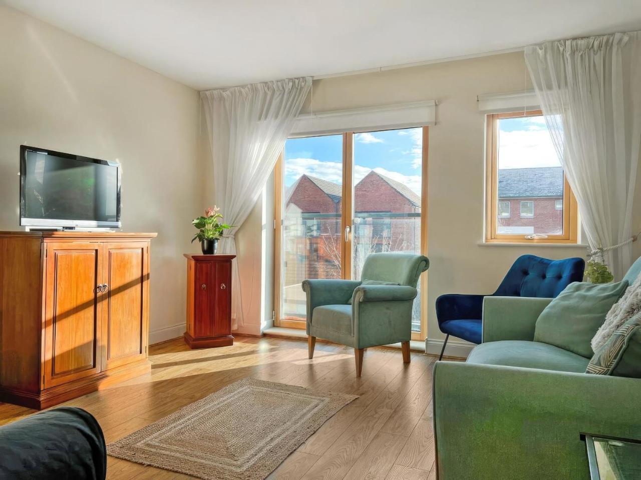 Marina Escape — 4-Star Luxury Hotel in Swansea, United Kingdom