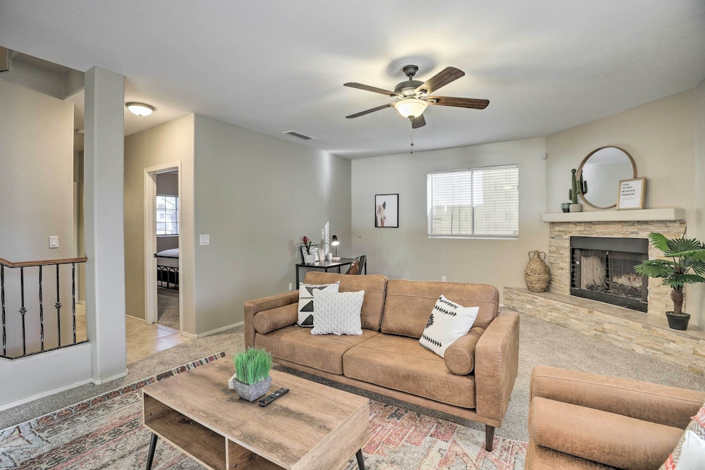 Glendale Escape w Pool 1 Mi to Westgate in Glendale, United States