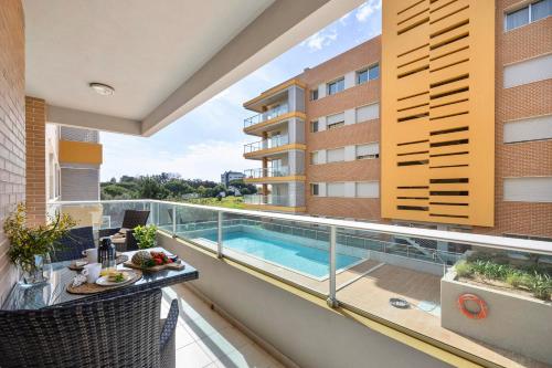 Pool with Beach 10' Away Comfort and Tranquility — 4-Star Luxury Hotel in Quarteira, Portugal