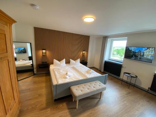 Gasthof zum goldenen Schiff Lehmzimmer Erde — hotel in Marktbreit