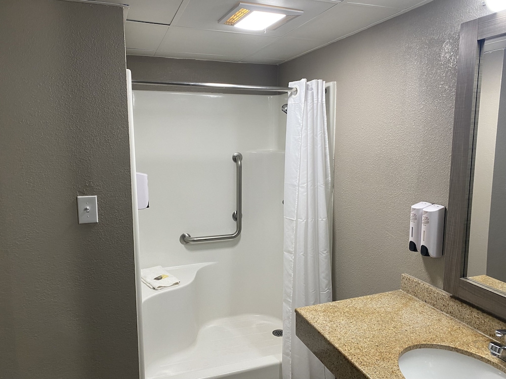 Red Roof Inn Jacksonville AL - photo 13