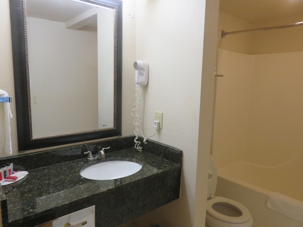 Baymont by Wyndham Fargo - photo 40