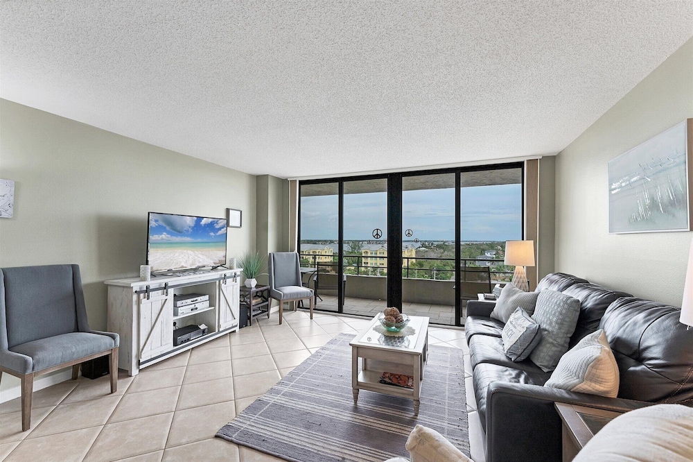 6415 Midnight Pass #PH8 — 4-Star Luxury Hotel in Siesta Key, United States