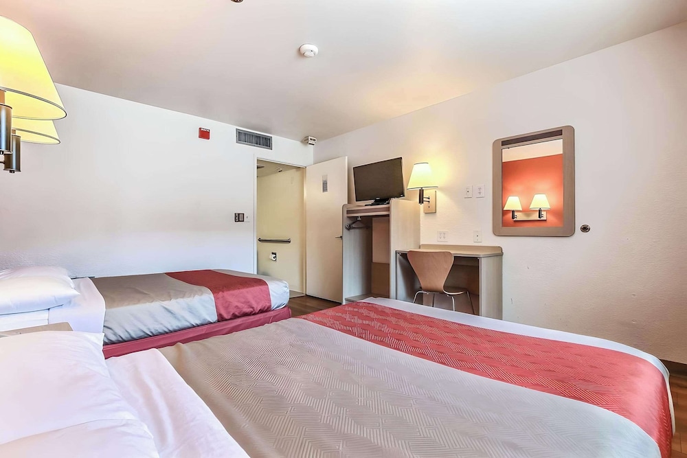 Super 8 by Wyndham Livermore — hotel in Livermore