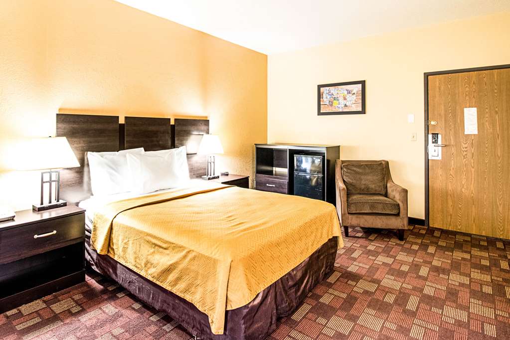 Econo Lodge Watertown - photo 13