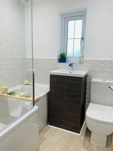 Charming Cottage close to M4 Bridgend — 4-Star Luxury Hotel in Bridgend, United Kingdom
