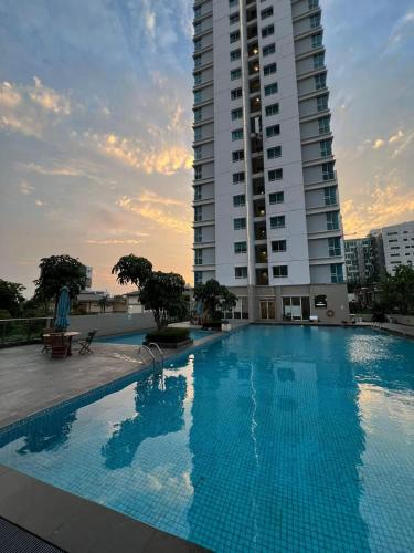Springhill Royale Suites Sky Pool Ocean view — 4-Star Luxury Hotel in Jakarta, Indonesia