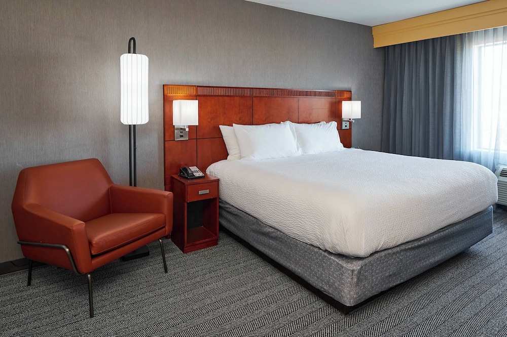 Courtyard by Marriott Medford Airport - photo 6