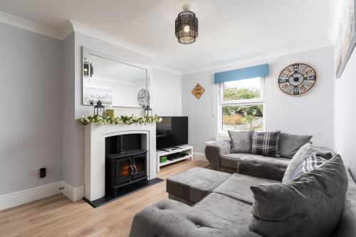 Large newly refurbished modern house part sea views south facing garden parking — 4-Star Luxury Hotel in Penzance, United Kingdom