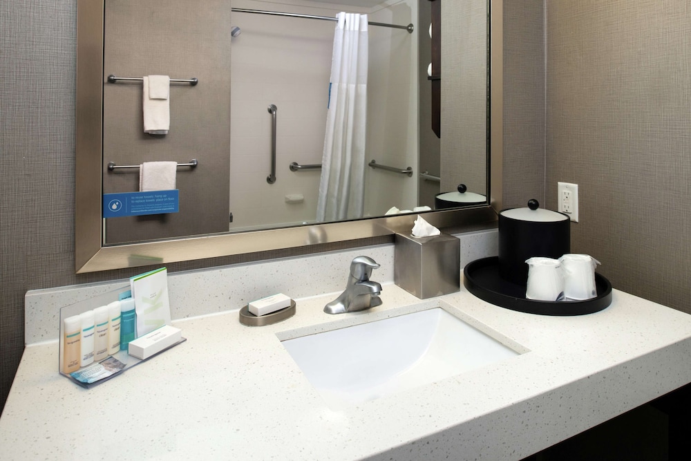 Hampton Inn & Suites Greensboro Coliseum Area - photo 44