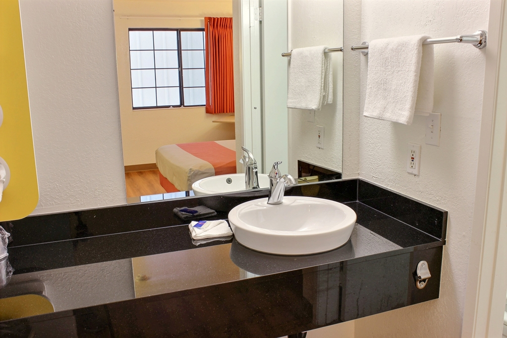 Motel 6 Coalinga CA East - photo 21