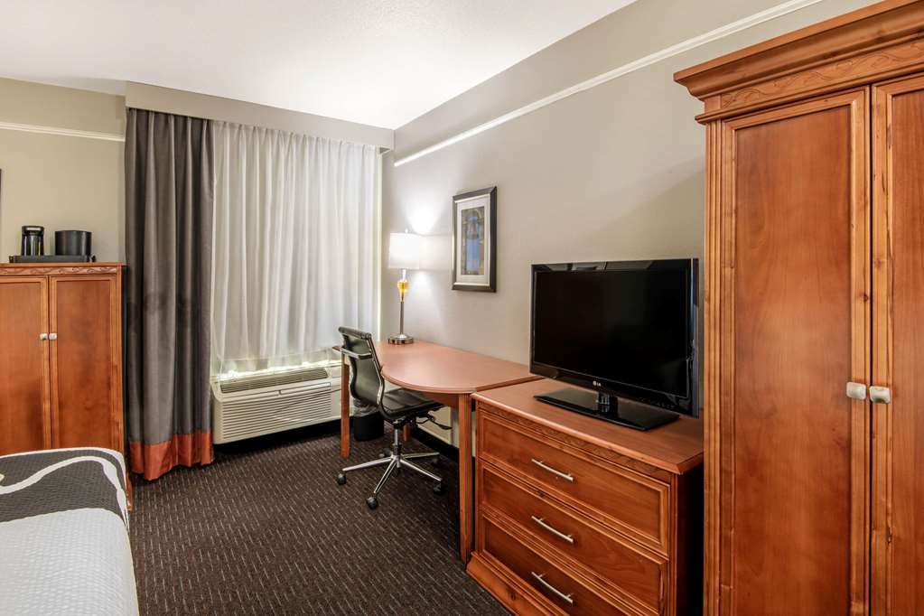 La Quinta Inn by Wyndham San Antonio Brooks City Base - photo 22