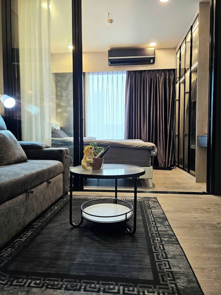 Free Airport Pick Up 12th Floor Cozy Studio Room 5 mins walk to IconSiam & BTS — 4-Star Luxury Hotel in Bangkok, Thailand