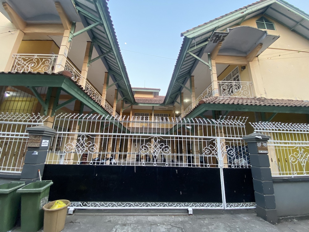 OYO Life 93265 Kos Cendana Seruni Raya in Mataram, Indonesia