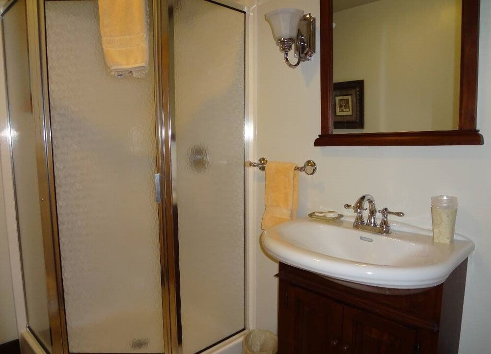 Hinckley's Dreamwood Cottages - photo 26