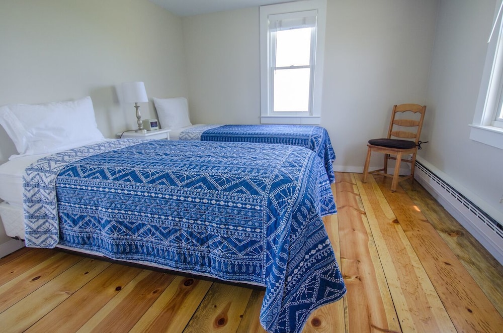 East Harbour Motel and Cottages - photo 21