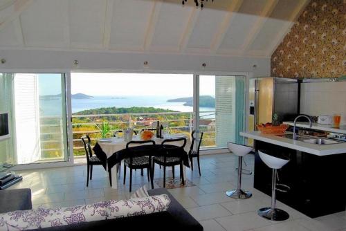 Five Bedroom Holiday Home with Pool