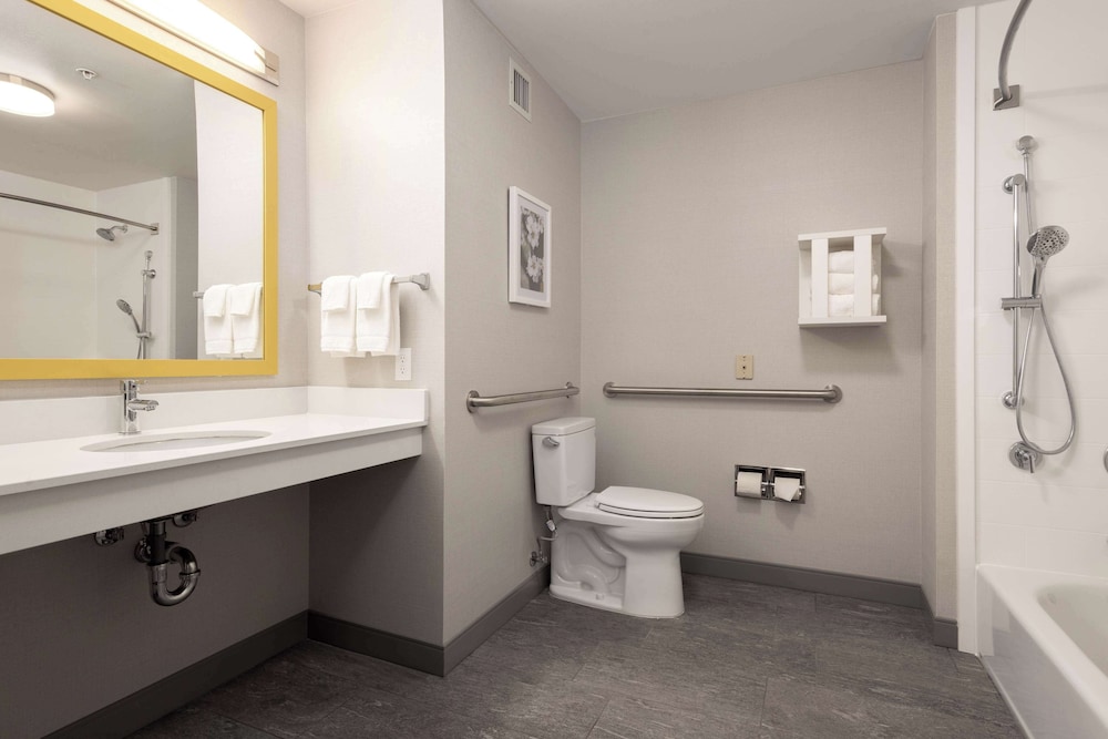 Hampton Inn & Suites Manteca - photo 37