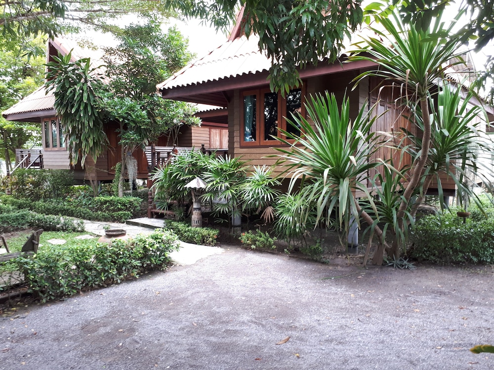 Chantara Resort in Samut Songkhram, Thailand