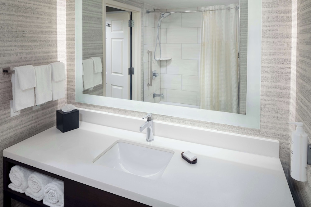 Embassy Suites by Hilton Laredo - photo 23