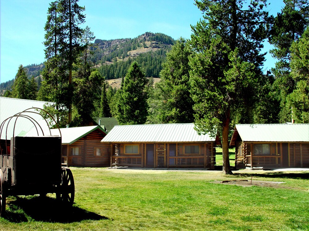 Pahaska Tepee Resort - photo 22