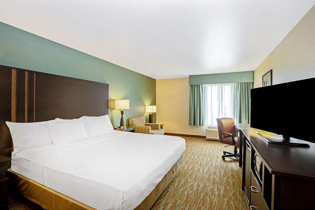 La Quinta Inn & Suites by Wyndham Gillette - photo 19