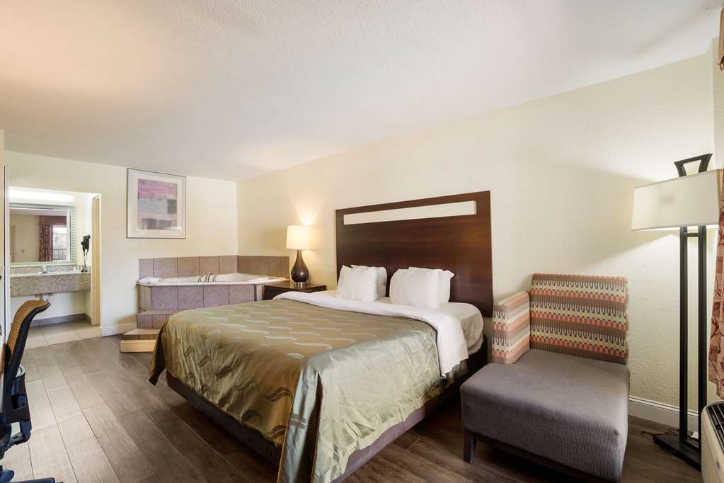 Quality Inn & Suites Conference Center Statesboro Historic District - photo 7