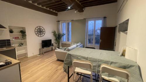 Arquebuse Proche Gare in Dijon, France