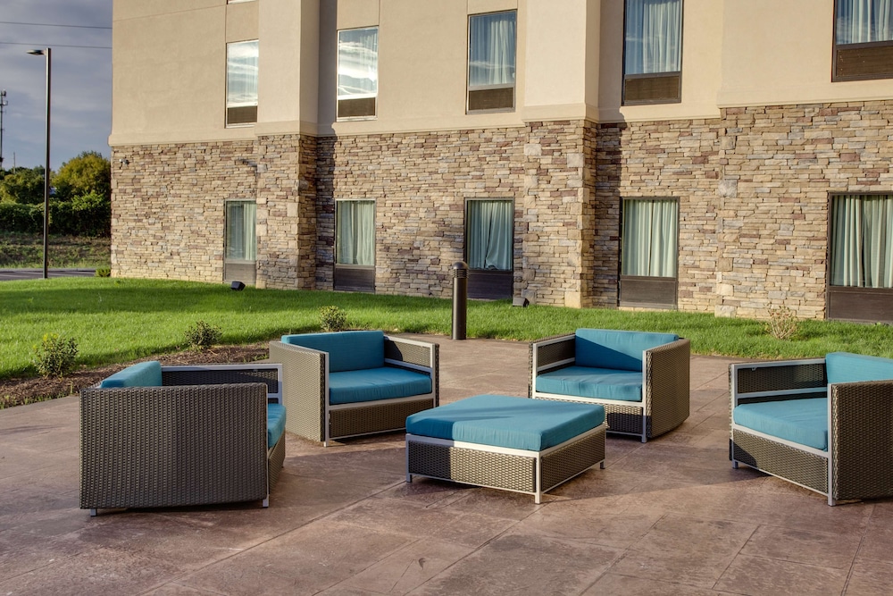 Hampton Inn & Suites Philadelphia Bensalem - photo 29