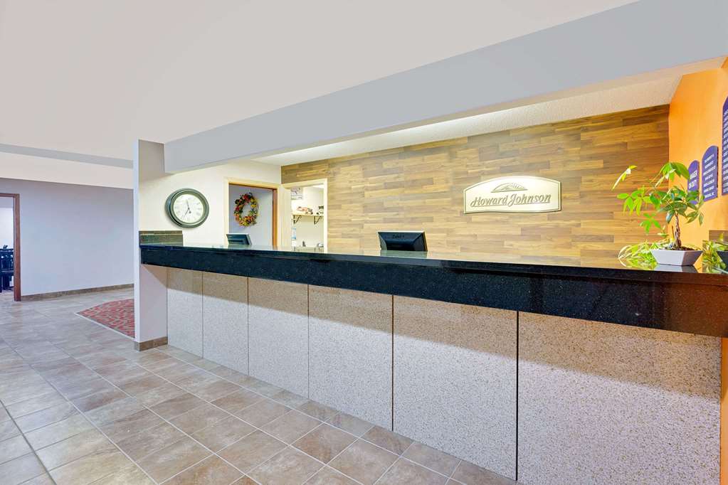 Howard Johnson by Wyndham Waterloo Cedar Falls - photo 3