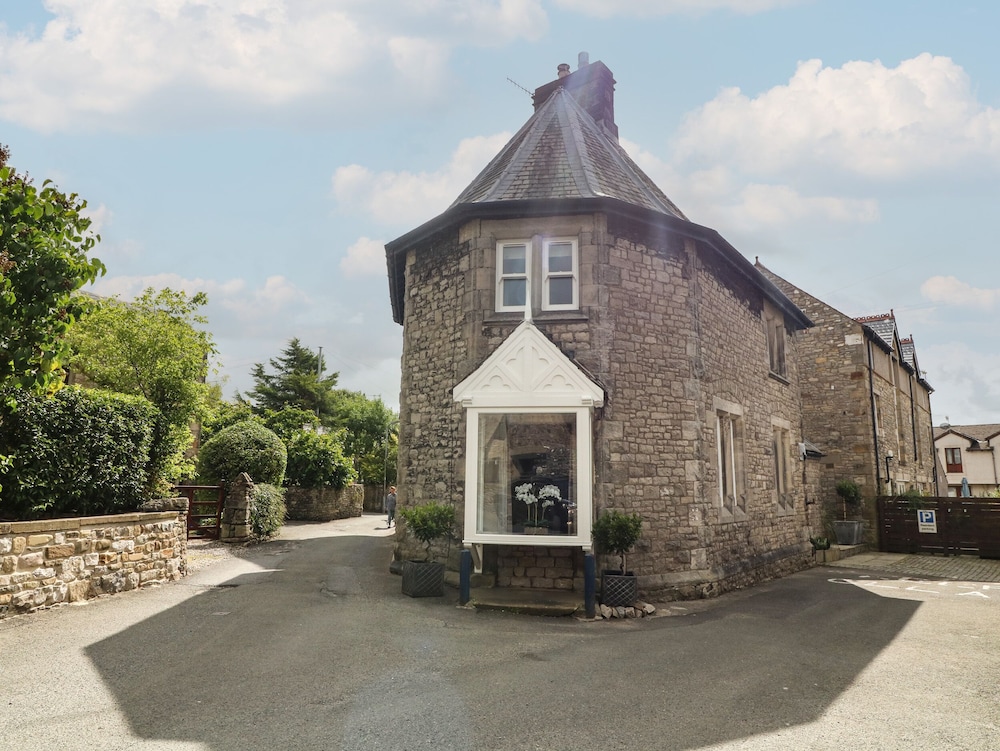 Lonsdale Cottage — 4-Star Luxury Hotel in Carnforth, United Kingdom