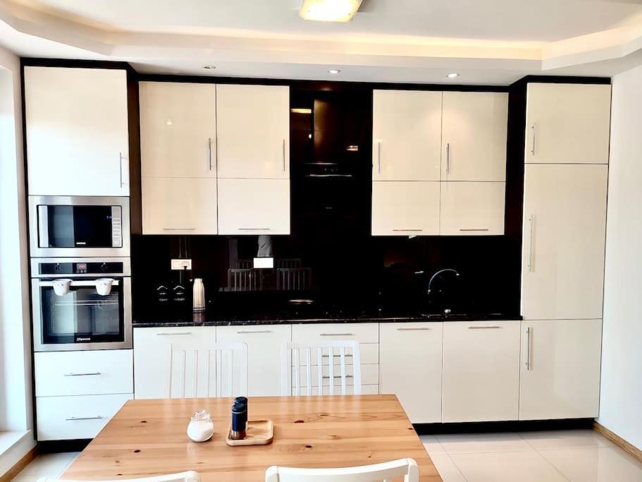 Nowoczesny apartament na Pradze — 4-Star Luxury Hotel in Warsaw, Poland