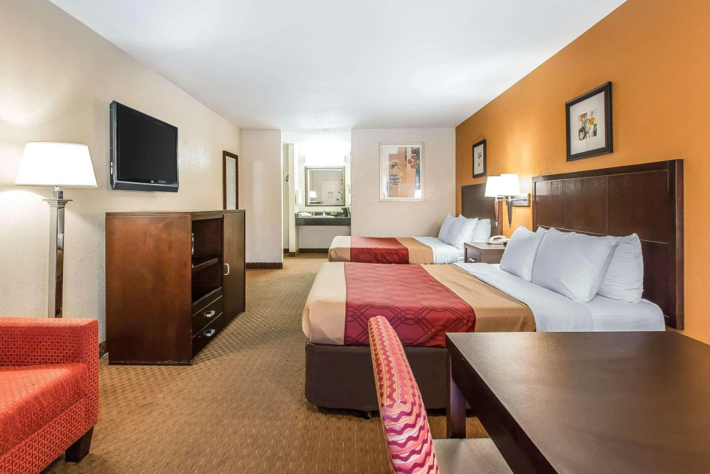 Econo Lodge Inn & Suites El Cajon San Diego East - photo 19