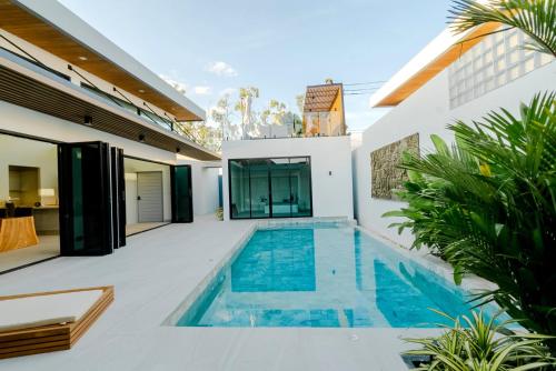 Fully renovated Pool Villa 4BR Bangtao and Layan Beach in Cheong Thalea Phuket — 4-Star Luxury Hotel in Phuket, Thailand