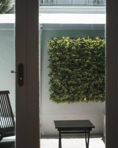 Sea Point Gem: 2Br 2Ba & Solar