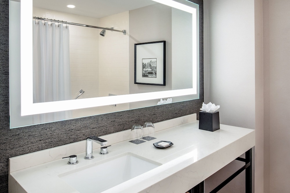 Sheraton Portsmouth Harborside Hotel - photo 27