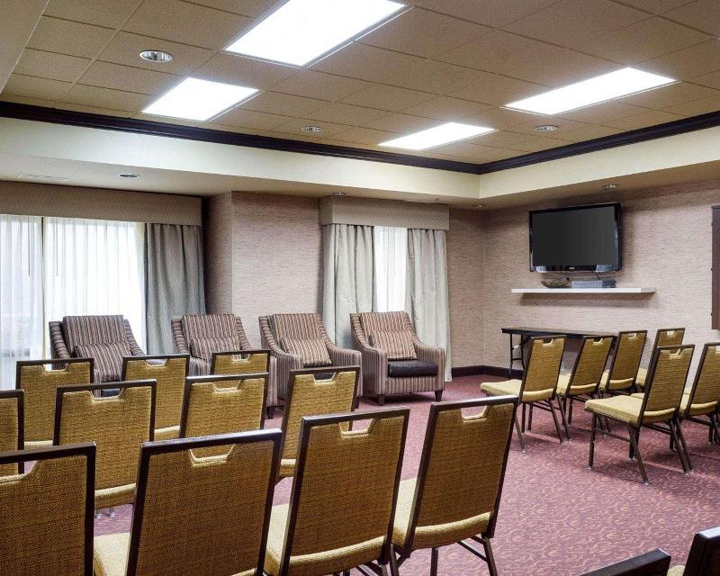Russell Inn and Suites - photo 29