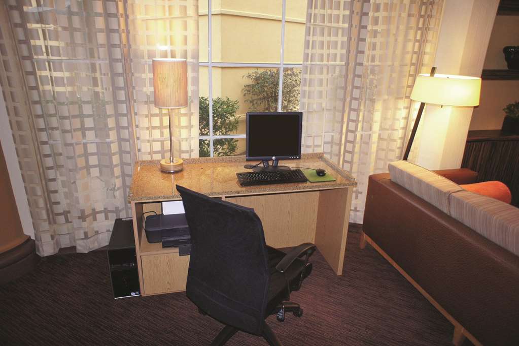 La Quinta Inn & Suites by Wyndham Raleigh Durham Southpoint - photo 44