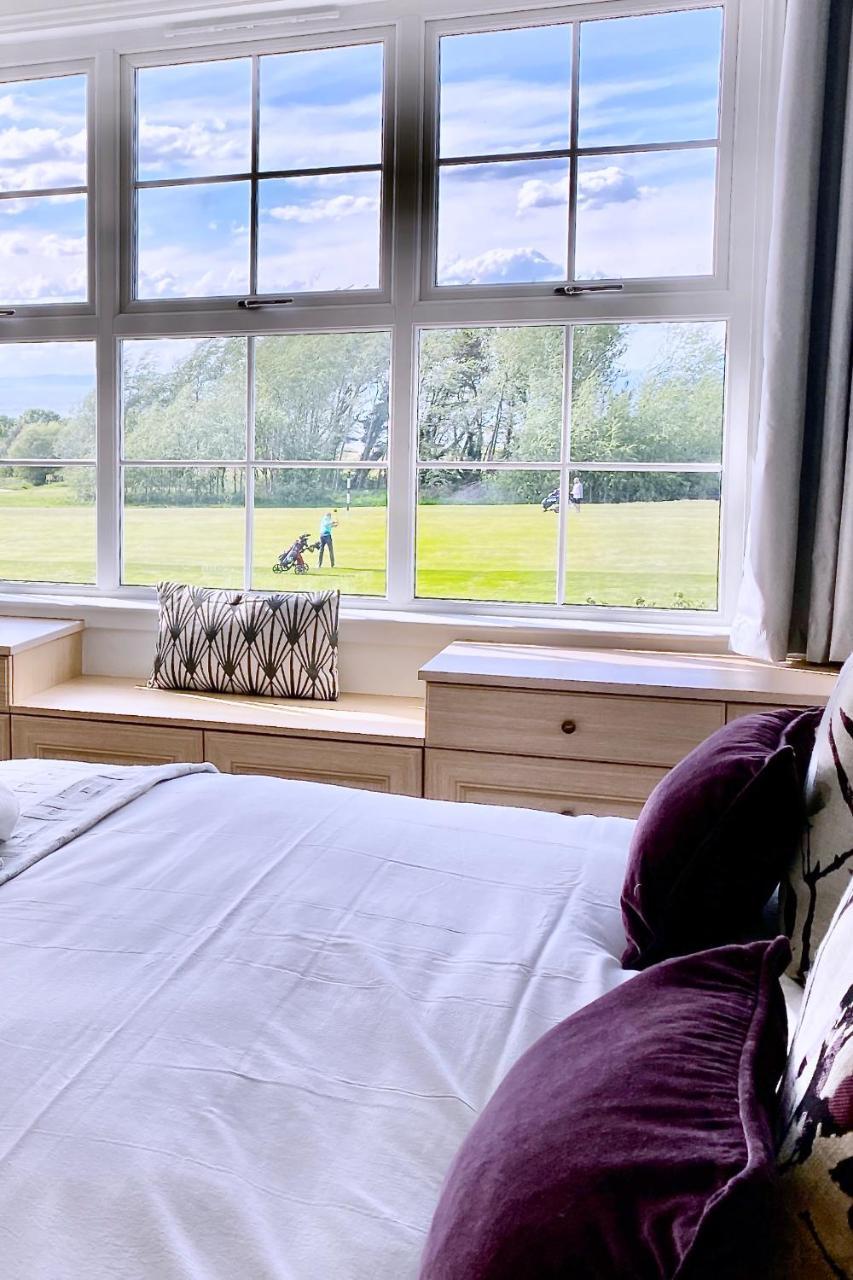 Stunning Lodge Minutes From the Sea And Golf Course — 4-Star Luxury Hotel in Longniddry, United Kingdom