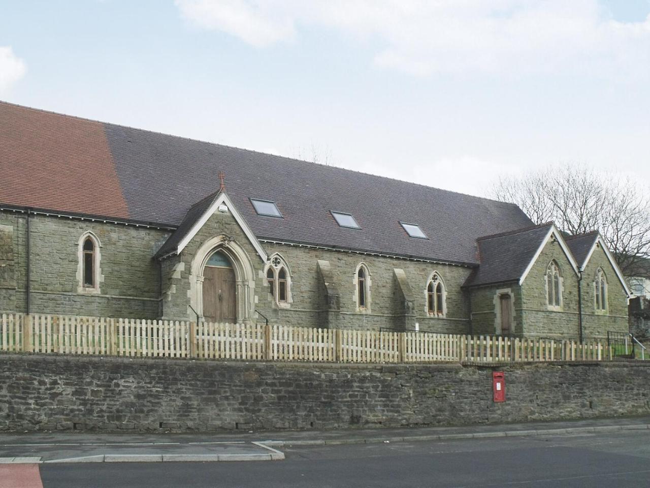St Albans Church 28165 — 4-Star Luxury Hotel in Treherbert, United Kingdom