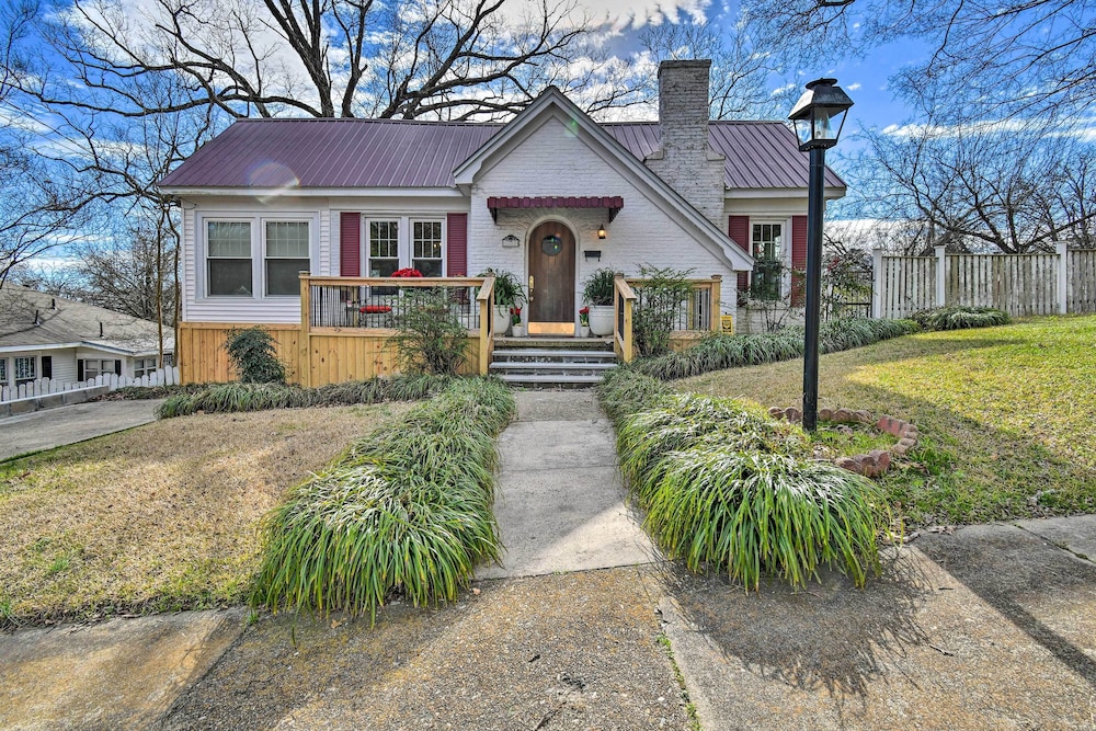 2 Mi To Oaklawn Casino Home with Peaceful Yard - photo 34