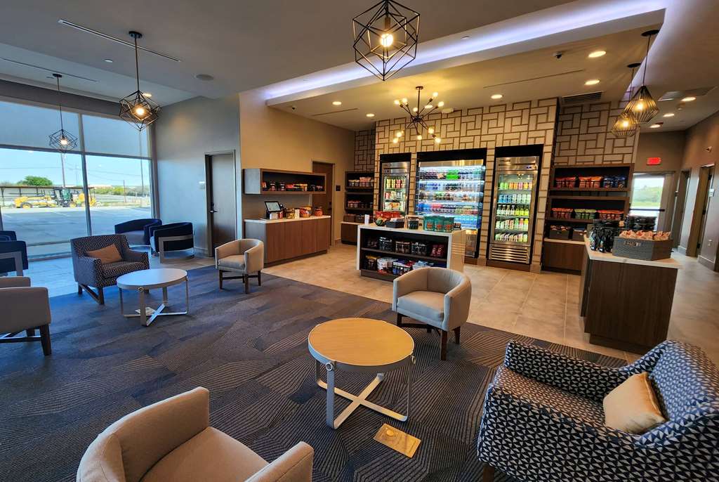 La Quinta Inn & Suites by Wyndham Del Rio - photo 10