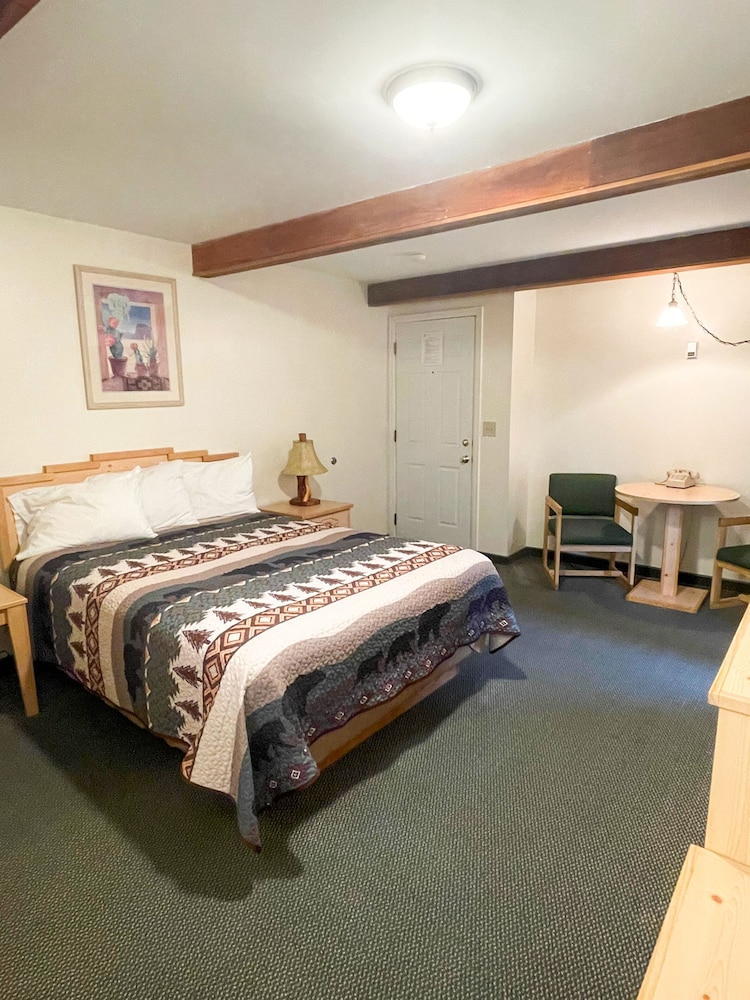 Spirit Lake Lodge - photo 3