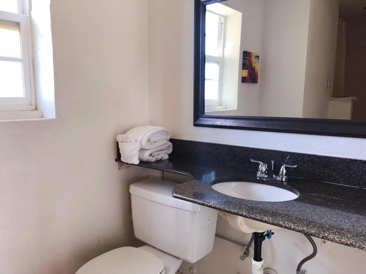 Royal Inn and Suites - photo 33