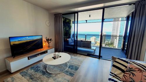 OceanView Oasis 2BR Apt 5Mins to Beach Family Resort in Gold Coast, Australia