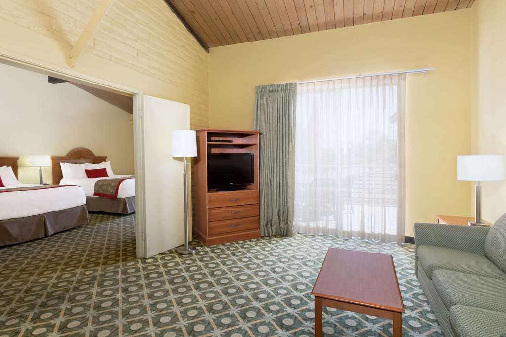 Ramada by Wyndham Santa Barbara - photo 20
